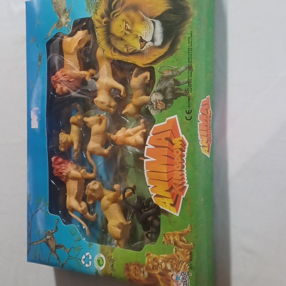 Nwt animal kingdom set